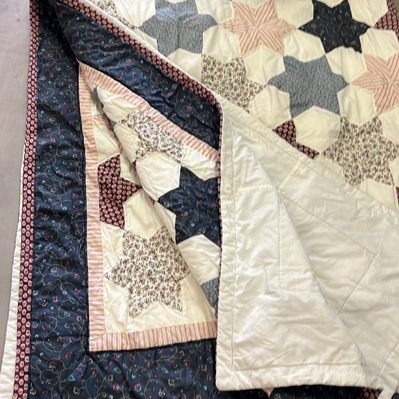 King size handmadee quilt - Picture 2 of 4